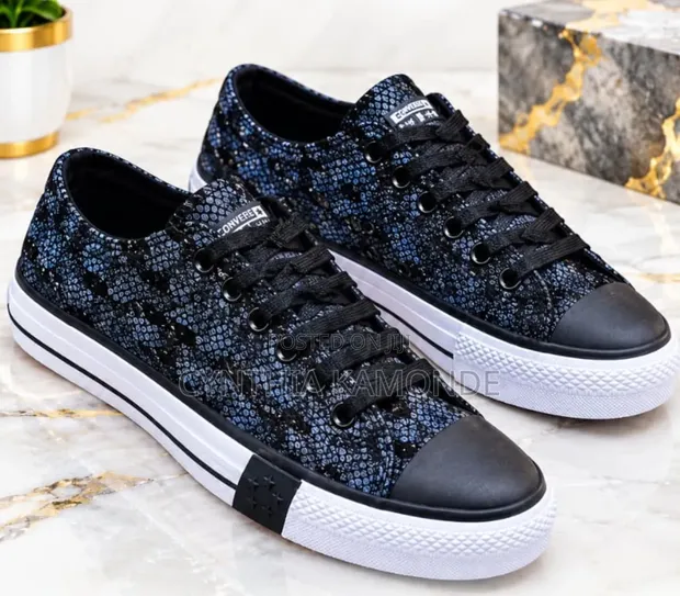 Converse za Ngozi Zenye Mng'aro - Mpya Kabisa - 1