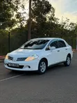Nissan Tiida 2012 Nyeupe - 2