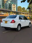 Nissan Tiida 2012 Nyeupe - 3