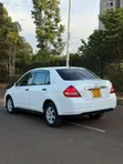 Nissan Tiida 2012 Nyeupe - 4