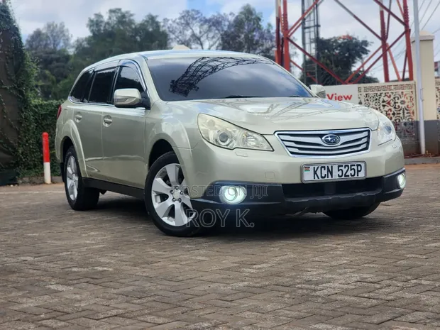 Subaru Outback 2.5i 2010 Dhahabu - 1