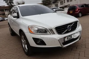Volvo XC60 T6 AWD 2010 Pearl White