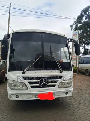 Mercedes-Benz Tourismo 2019 Bus - Nyeupe