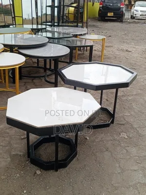 Meza ya Kahawa ya Metali ya Kifahari na Juu ya Marumaru
