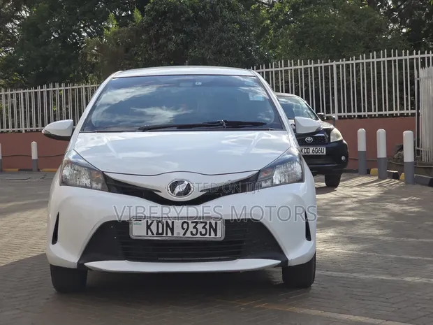 Toyota Vitz 2016 Nyeupe - 1