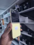 Samsung Galaxy Z Flip6 512GB Yellow - 2