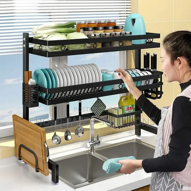 Dish Rack Nyeusi Juu ya Sink - 1