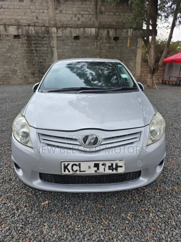 Toyota Auris 2010 Nyeusi - 1