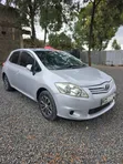 Toyota Auris 2010 Nyeusi - 2