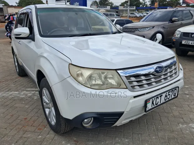 Subaru Forester 2012 Nyeupe - 1