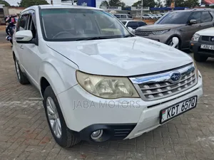 Subaru Forester 2012 Nyeupe