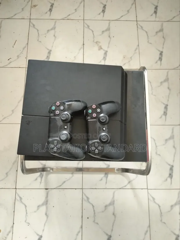 Playstation 4 Standard - 1