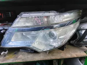 Mwangaza wa Mbele wa Nissan Serena C26 2014
