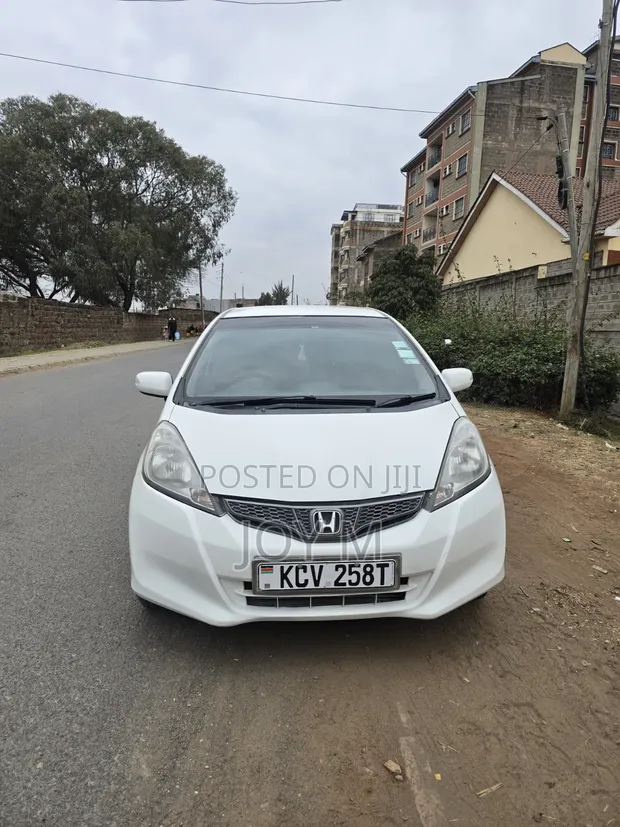 Honda Fit 2012 Nyeupe - 1
