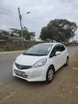 Honda Fit 2012 Nyeupe - 2
