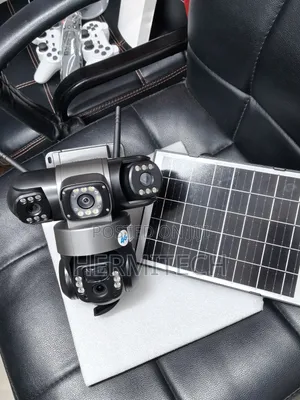 CCTV Mpya ya Solar 4G yenye Lensi Tatu kwa Ufuatiliaji wa Parking