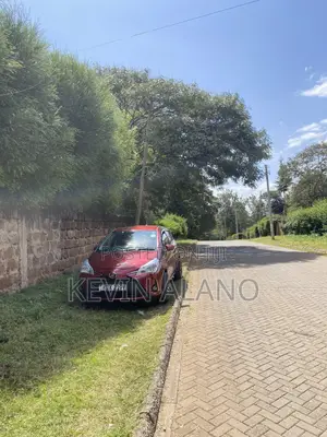 Toyota Vitz 2019 kwa Kukodisha na Dereva