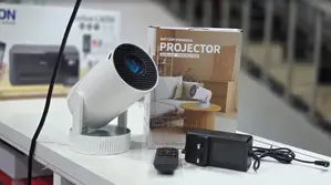 HY300 Pro Projector ya Android Inayochajiwa na Betri