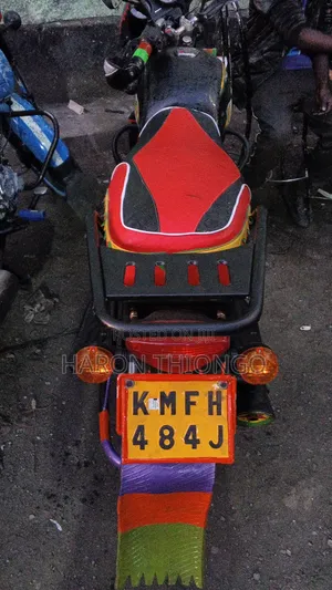 Bajaj Boxer 150 UG 2025 Nyeusi