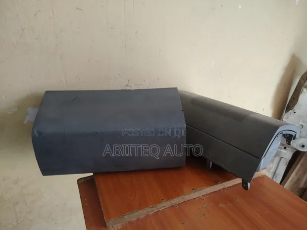 Toyota Land Cruiser Series 79 Airbag na Compartment ya Abiria - 1