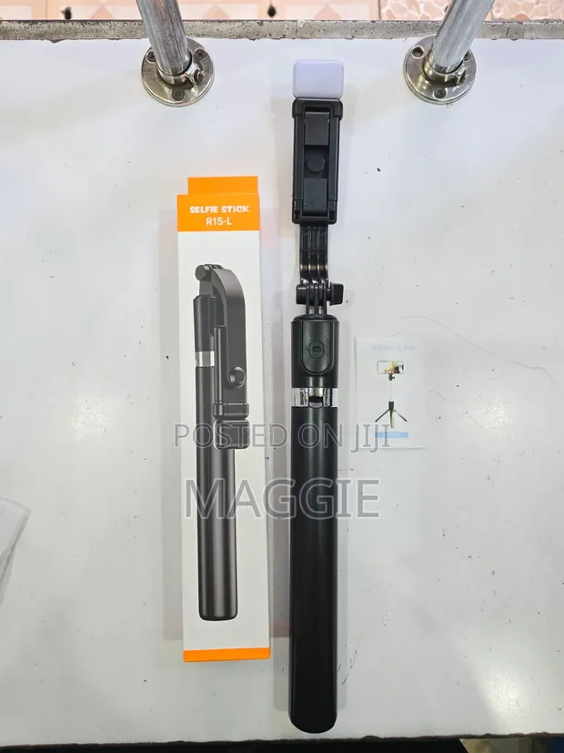 R1s Selfie Stick With Light - 1