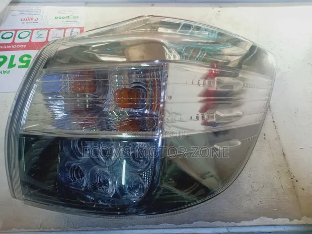 Taa ya Nyuma ya Toyota Wish 2015 - 1