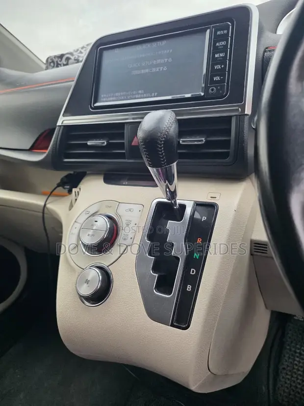 Toyota Sienta 2017 Hybrid - 1