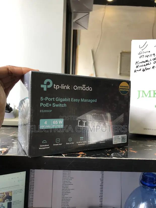 TP-Link ES205GP Omada 5-Port Gigabit Easy Managed Switch - 1