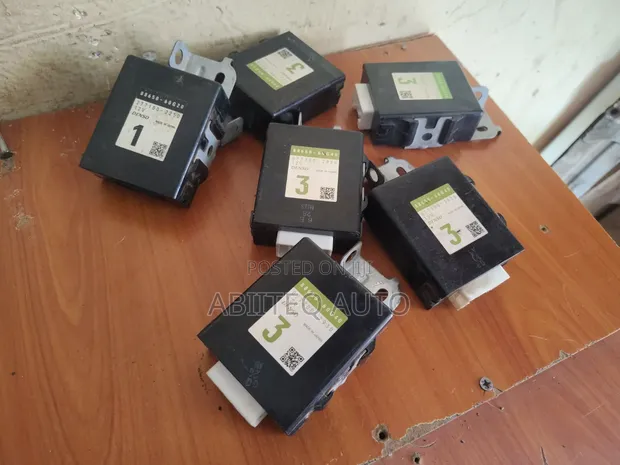 Toyota Land Cruiser 79 Series AC Control Unit - 1