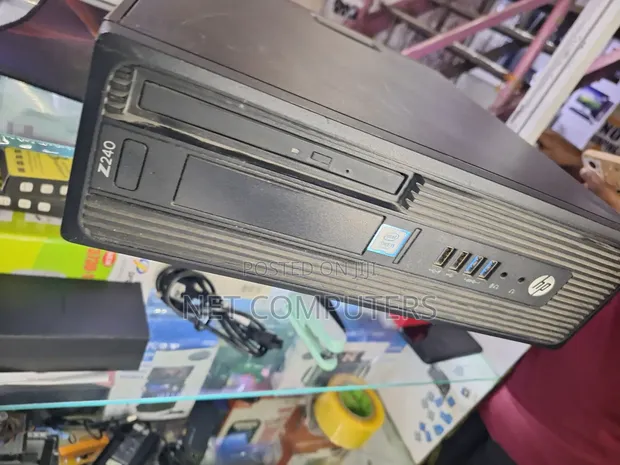 Kompyuta ya Mezani HP Z240 8GB RAM, 500GB HDD - 1