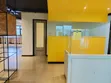 Ofisi Iliyogawanywa na Kuwa na Vifaa - 4,800 Sq. Ft. - 1