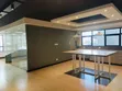 Ofisi Iliyogawanywa na Kuwa na Vifaa - 4,800 Sq. Ft. - 2