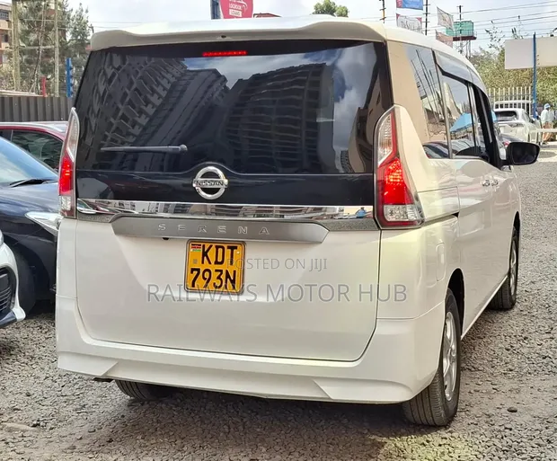 Nissan Serena 2016 Nyeupe - 1