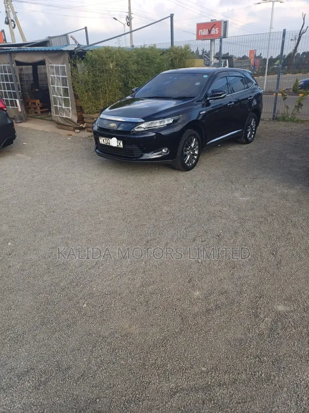Toyota Harrier 2.5 Hybrid 4WD 2017 Black - 1