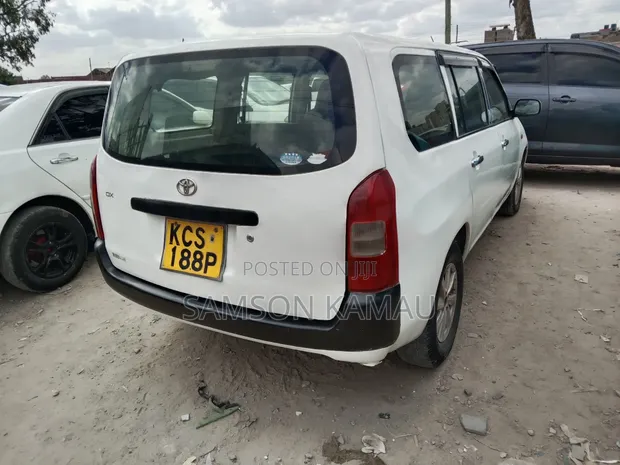 Toyota Probox 2011 Nyeupe - 1