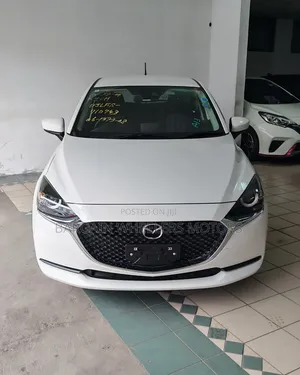 Mazda Demio 2010 Nyeupe