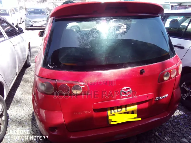 Mazda Demio 2010 Nyeusi - 1