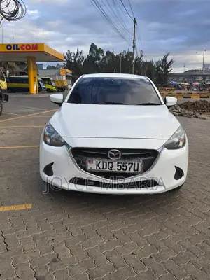 Mazda Demio 2017 Nyeupe