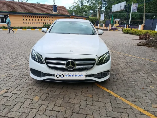 Mercedes-Benz E200 2016 Nyeupe - 1