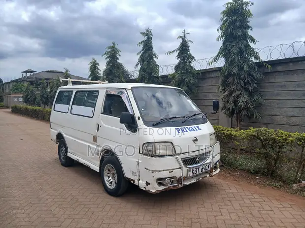 Nissan Vanette Caravan 2005 White - 1