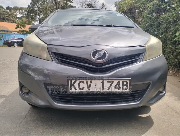 Toyota Vitz 2012 Kijivu - 1