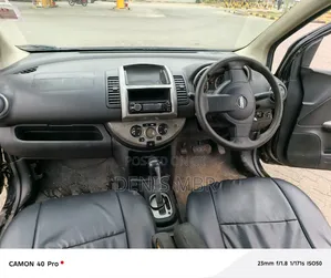 Nissan Note 2010 Nyeusi