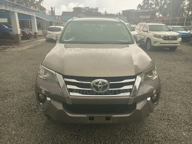 Toyota Fortuner 2019 Nyeupe - 1