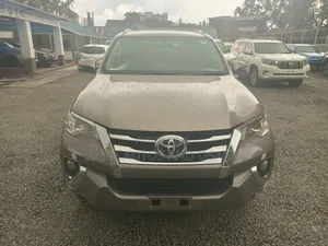 Toyota Fortuner 2019 Nyeupe