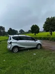 Toyota Sienta 2017 Silver - 1