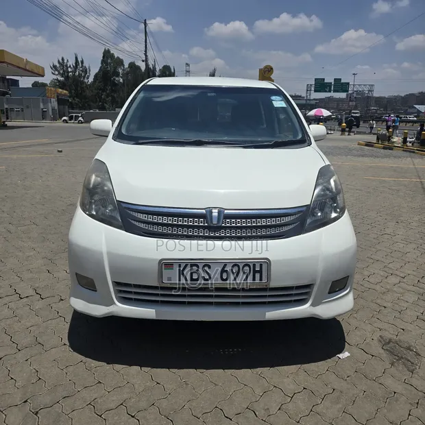 Toyota Isis 2008 - Nyeupe - 1