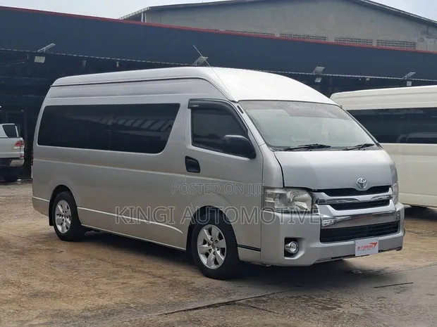 Toyota HiAce Commuter 2021 Nyeupe - 1