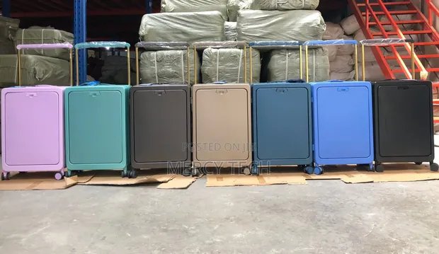 Modern Hard-Shell Spinner Suitcase Set (2 Pieces) - 1
