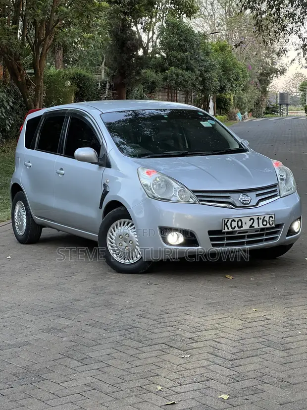 Nissan Note 2011 Nyeusi - 1
