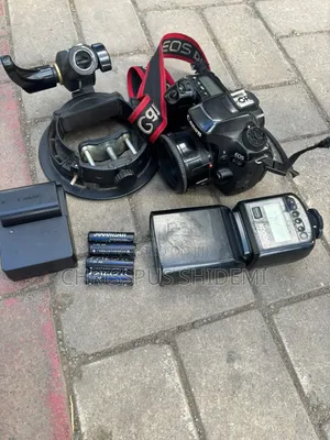 Canon 80D Kamera ya DSLR